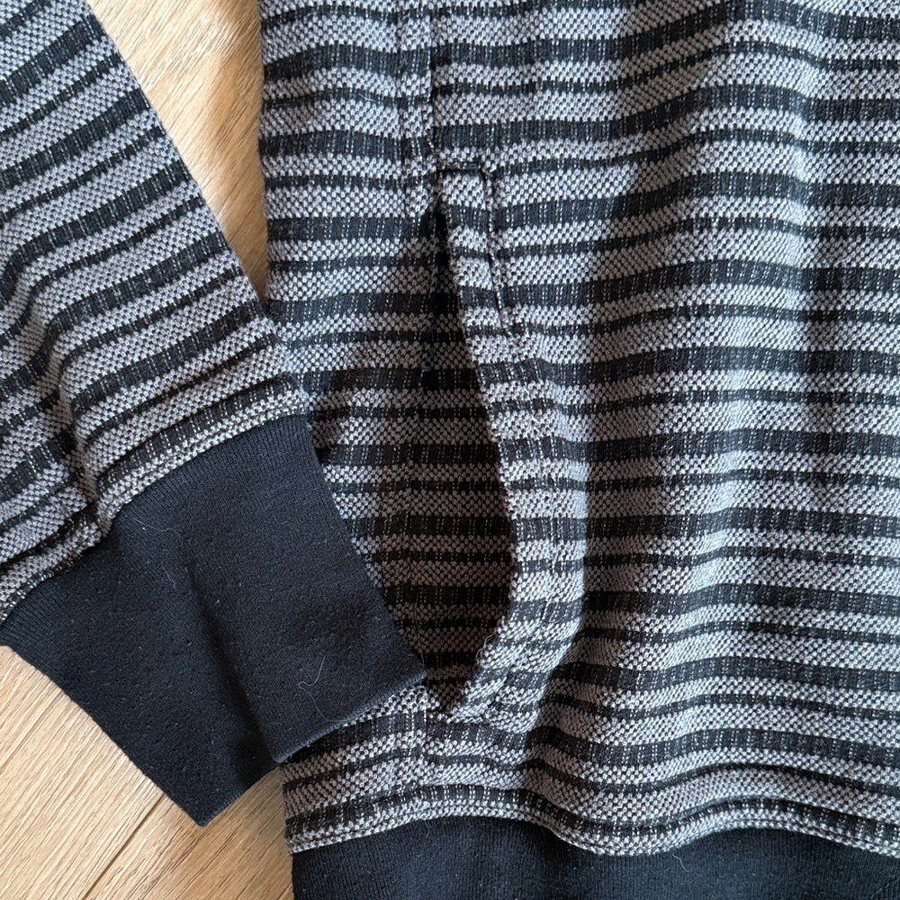 Hurley Men’s Black and Gray Striped Lightweight  full zip Hoodie Jacket Sz M - Picture 6 of 8